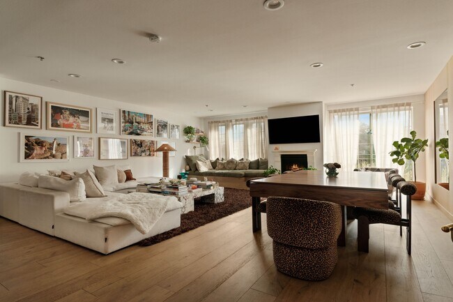 Photo - 10648 Woodbridge St