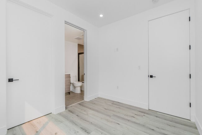 Photo - 522 N Wilton Pl