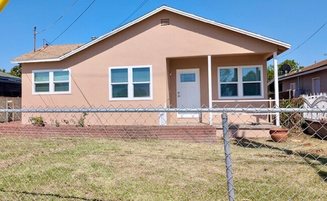 Fully Renovated 3 Bedroom Home - Fully Renovated 3 Bedroom Home
