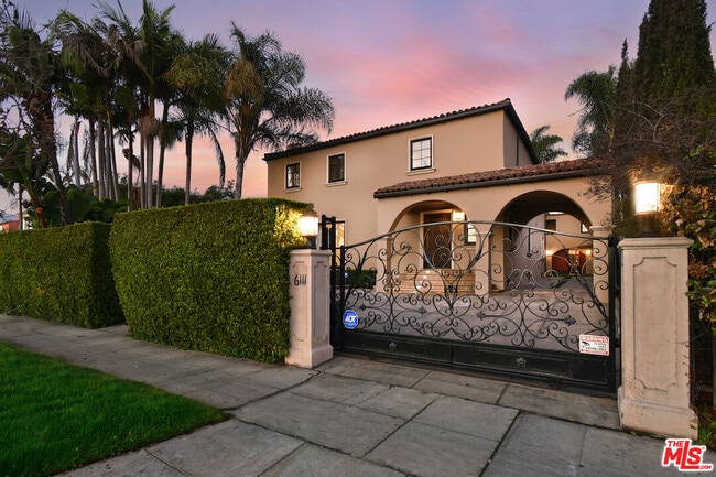 Photo - 6111 San Vicente Blvd