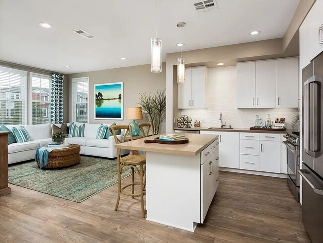 Charming 1-Bed Retreat in Lake Forest – Co... - Charming 1-Bed Retreat in Lake Forest – Co... Apartment