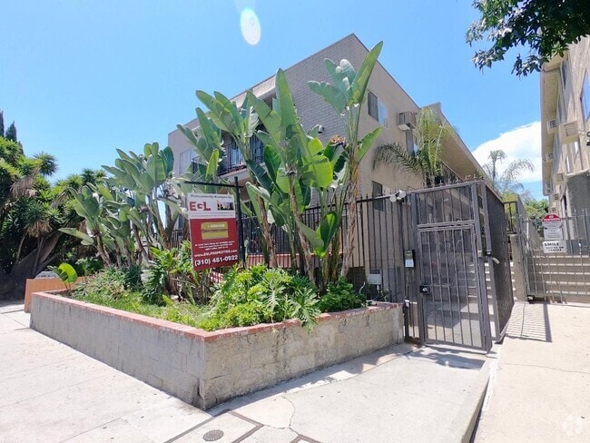 Building Photo - 1345 N Orange Dr Rental
