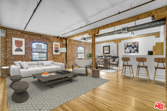 Building Photo - 215 S Santa Fe Ave Unit 17