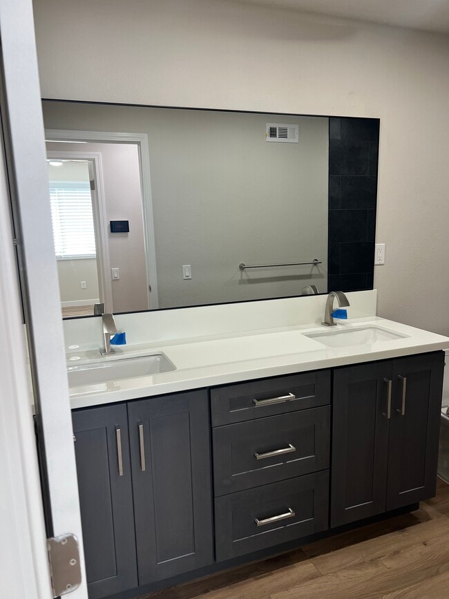 Building Photo - 10034 Via La Cantera