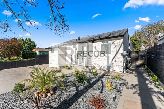 Building Photo - 6730 Mohawk St Unit 1