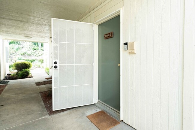 Photo - 10506 Sunland Blvd