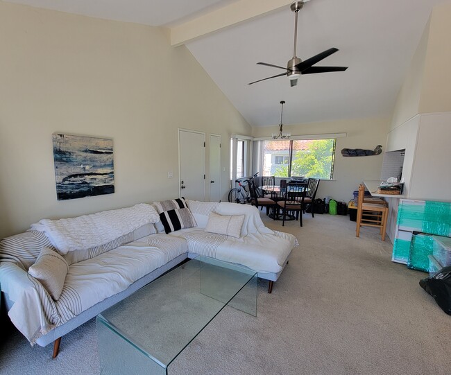 (Facing Morth) Open bright highbeam ceilings living room - dinning room space - 2007 Ruhland Ave