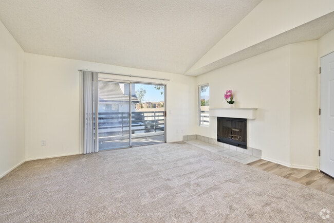 2BR, 2BA - 942SF - Living Room - Lomita Court