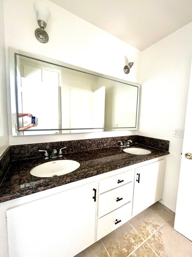 Photo - 2 bed 2 bath ocean view Stand alone bungalow by the beach Unit A