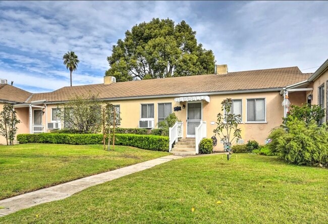 Building Photo - 502 N Rosemary Ln Unit 502