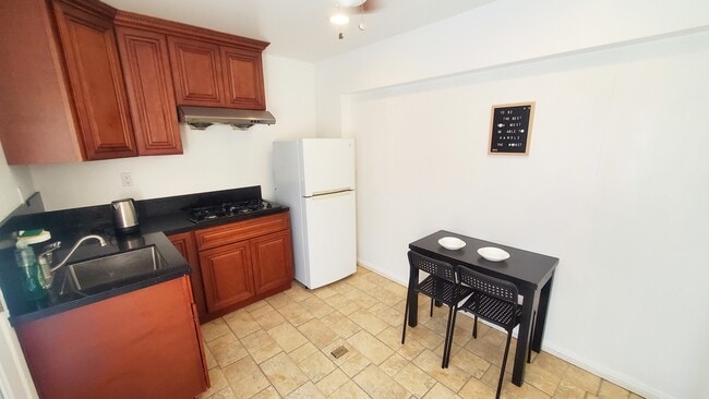 Photo - 2206 Deepgrove Ave