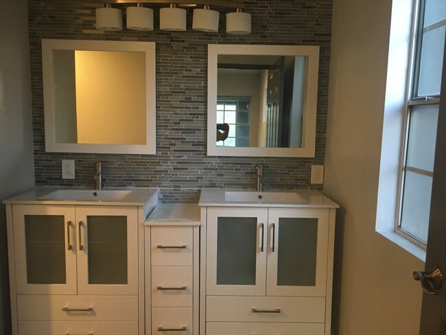 Photo - 3462 Floyd Ter