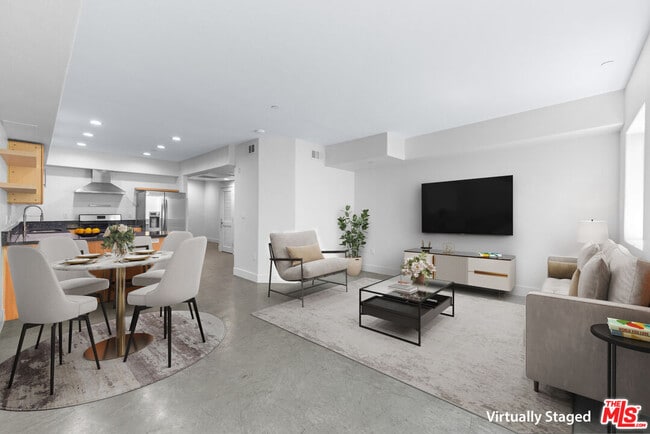 Building Photo - 5232 Satsuma Ave