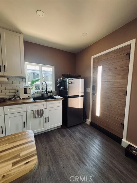 Photo - 14828 Saticoy St