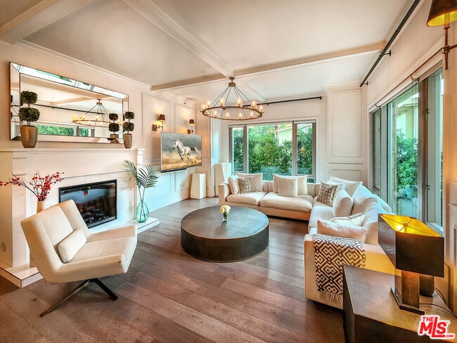 Building Photo - 10727 Wilshire Blvd Unit 202