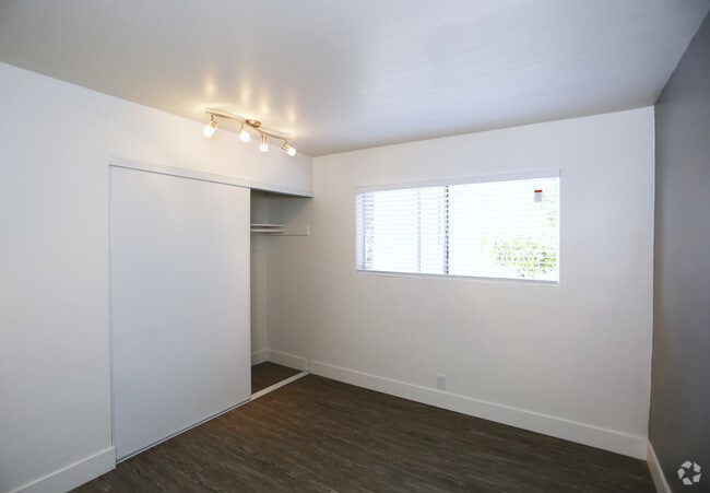 1BR, 1BA Bedroom - 95 N. Michigan Ave. Apartments