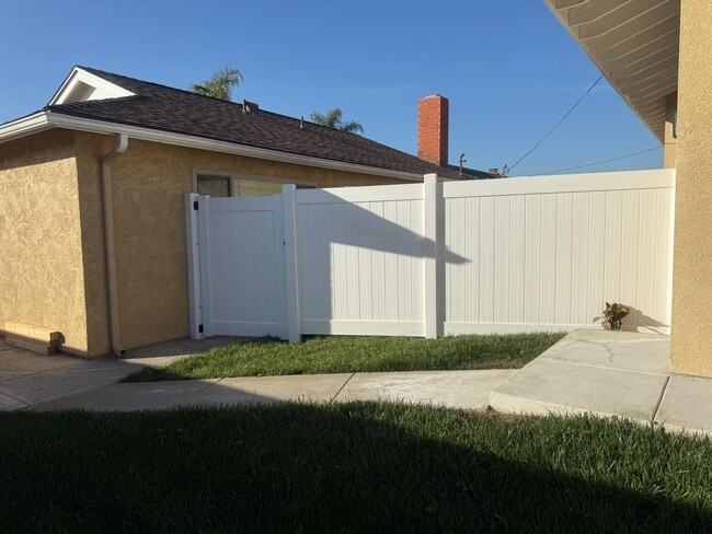 Photo - 16655 Markham St