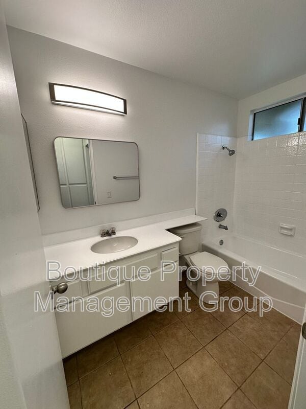 Photo - 2695 N Canal St