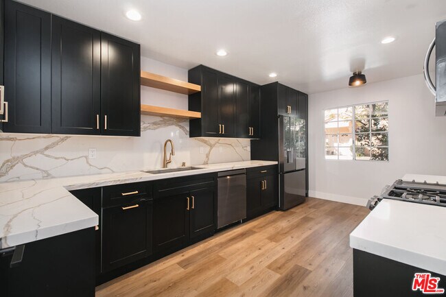 Photo - 5200 White Oak Ave Unit 33