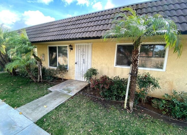 Photo - 1124 N Broadway Townhome