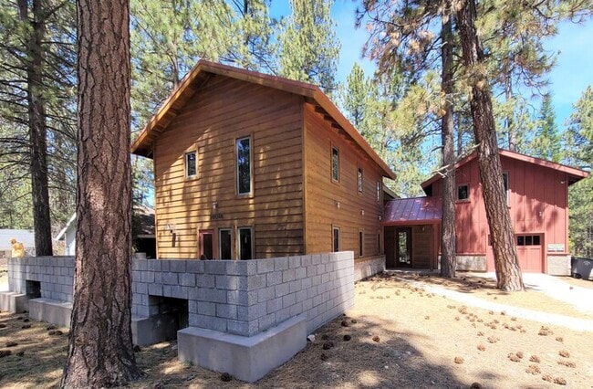 Building Photo - Custom Home Steps From Big Bear Lake