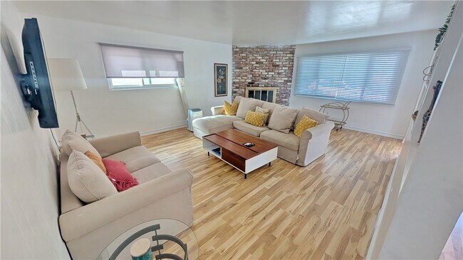 Photo - 24438 Ward St