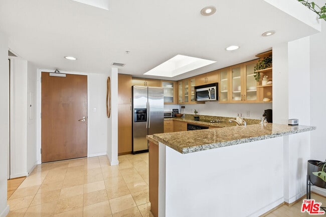 Photo - 13700 Marina Pointe Dr Unit 910