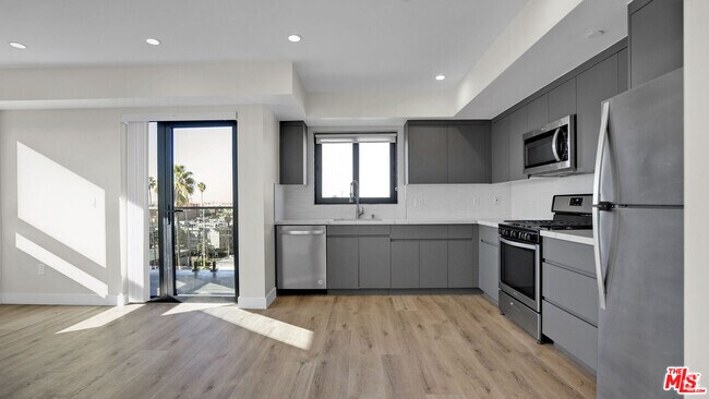 Building Photo - 846 S Mariposa Ave Unit 406 Rental