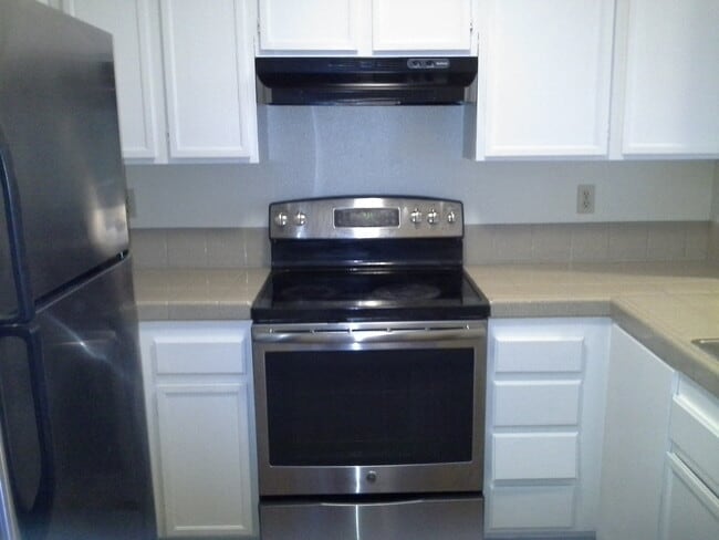 Building Photo - Spacious 2 bedroom, 2 bathroom Unit 177