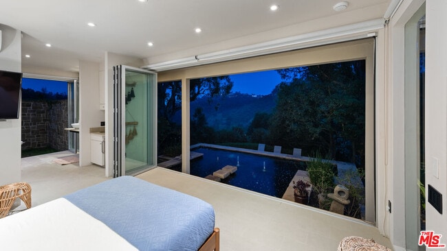 Photo - 10556 Fontenelle Way