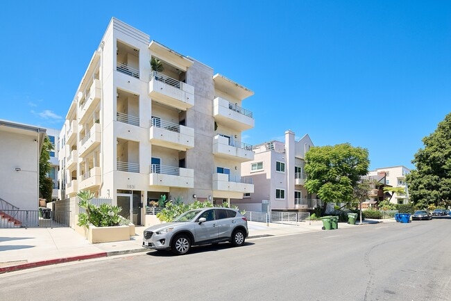 Building Photo - 11831 Avon Way Unit 202