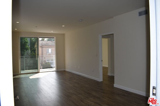 Photo - 4504 Colbath Ave