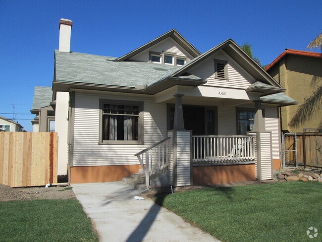 Building Photo - Large 4 Bedroom Craftsman Style Home in No...