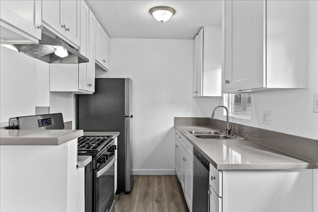 Photo - 511 S Verdugo Rd Unit 01