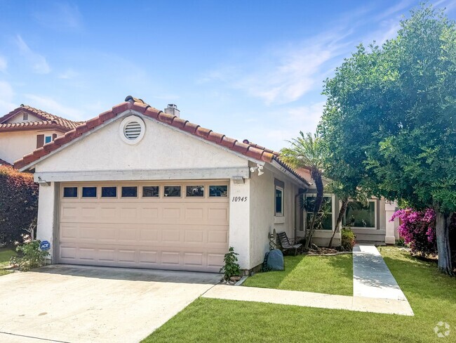 Building Photo - Beautiful 3B/2BA House w/ Attached Garage ...