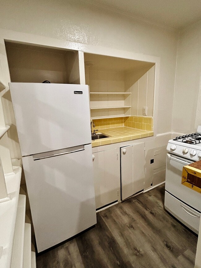 Photo - 2032 Vista Del Mar Ave Unit 5