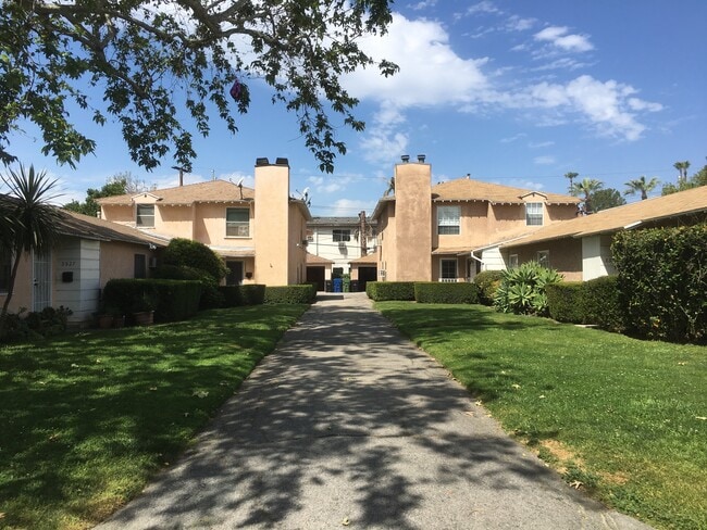 Photo - 5535 Radford Ave Unit 5535