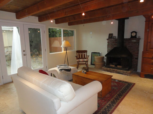 bonus room to back yard - 13902 Calvert St