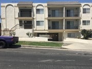 Front - 1357 Armadale Ave Unit 9