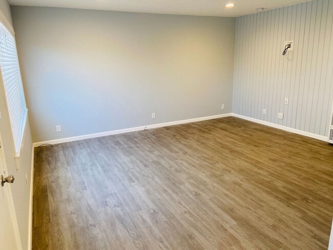 Photo - Gorgeous Remodeled Downstairs Apartment w/Patio+Prvt Laundry+Garage+Views of Canals