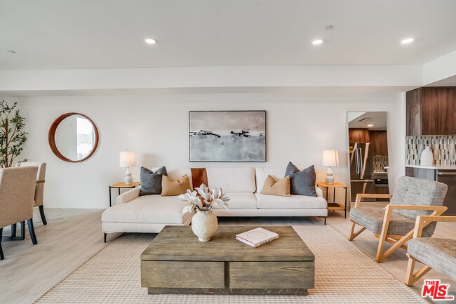 Building Photo - 1021 S Shenandoah St Unit 501