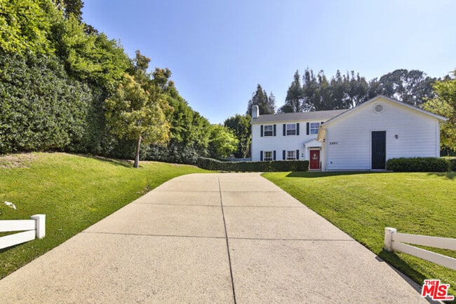 Photo - 28910 Hampton Pl