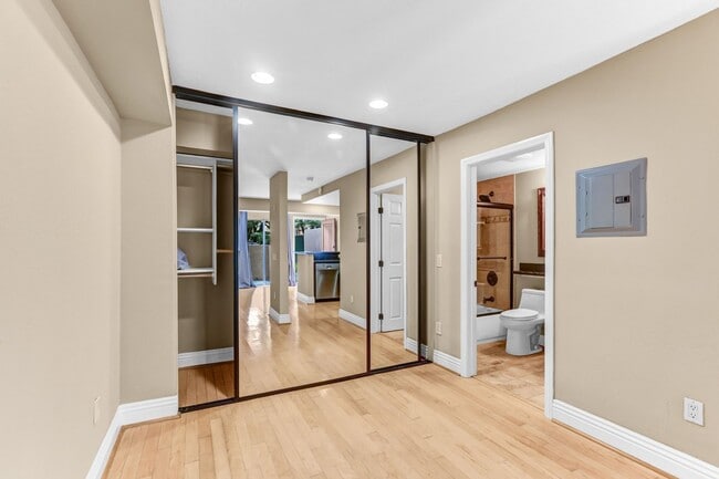 Photo - $500 Move In Special - Studio in the Venetian Community in UTC w/ Parking Included!