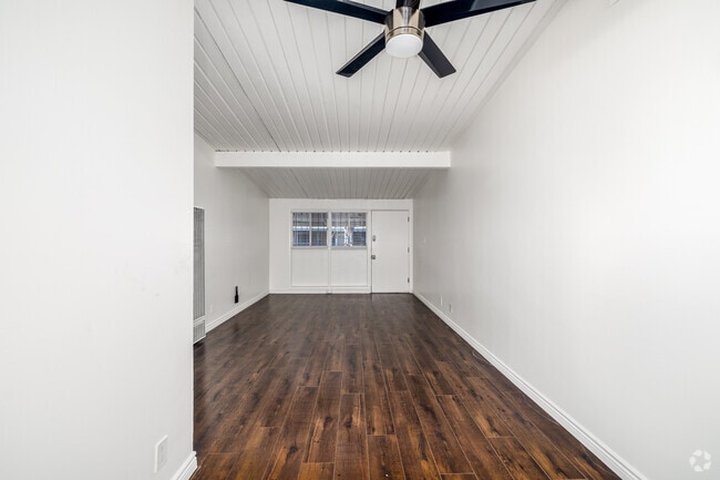 1BR, 1BA - 604SF - Living Room - 4115 Palmwood