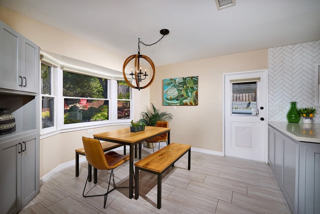 Photo - 2136 Foothill Dr