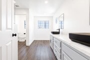 Photo - 640 E Banyan St