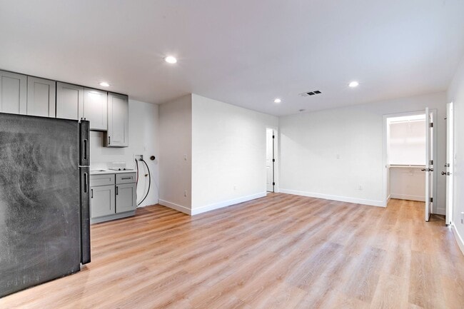 Building Photo - Showing Times: Every Wednesdays 4:00PM - 5:00PM Every Saturdays 12:00PM - 1:00PM