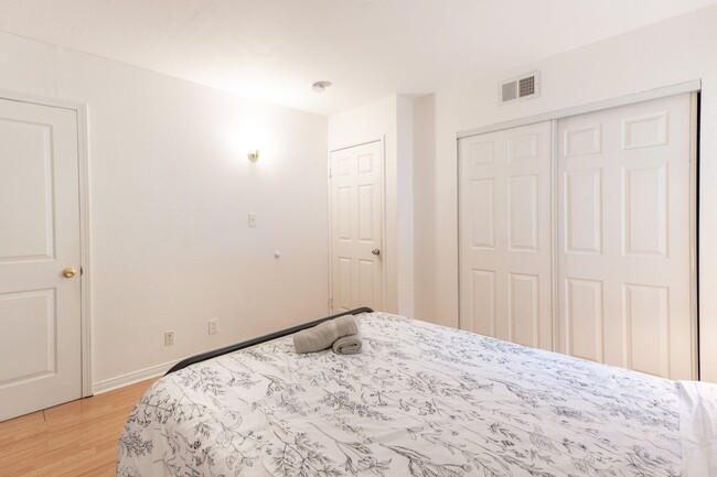 Photo - Cozy Zen Retreat Home with 4BD+3BA  Share ...
