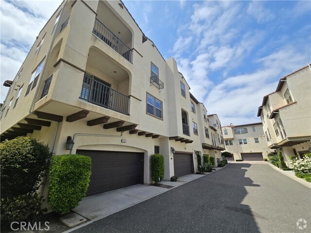 Building Photo - 1865 Orizaba Ave Unit 103 Rental