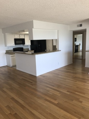 Building Photo - 1233 Amherst Ave Unit 204